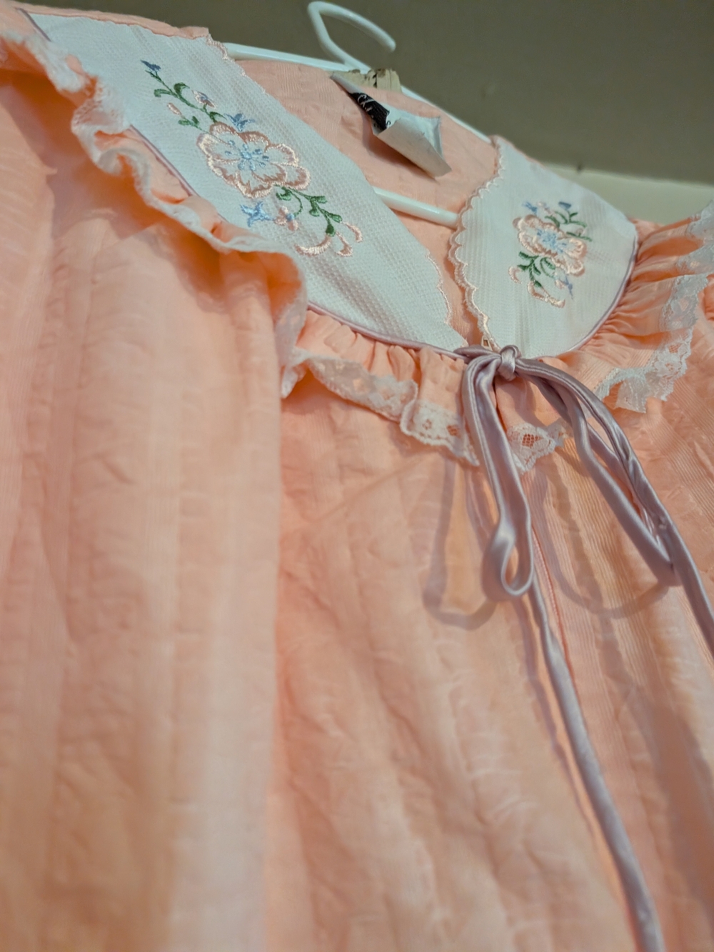Vintage Women's Peachy lightweight medium nightgown white lace trim embroidered
